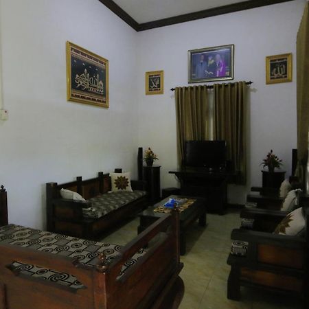 Alista Hotel Bondowoso Bagian luar foto